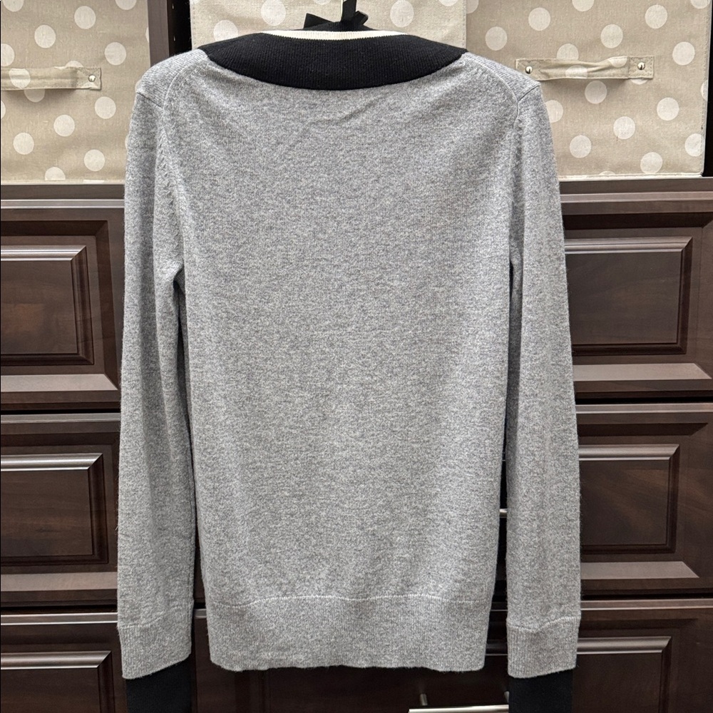 Veronica Beard Heather Gray V-Neck Pullover - Picture 2 of 2